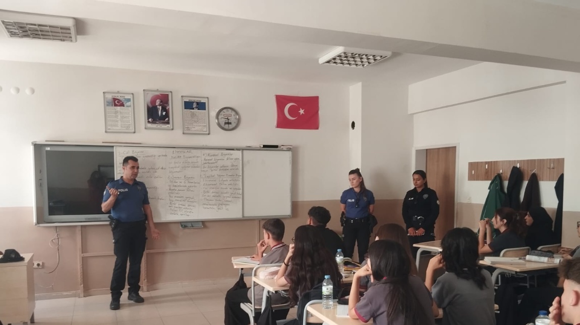 Yerköy İlçe Emniyet Müdürlüğünden Okulumuz Öğrencilerine Bilgilendirme